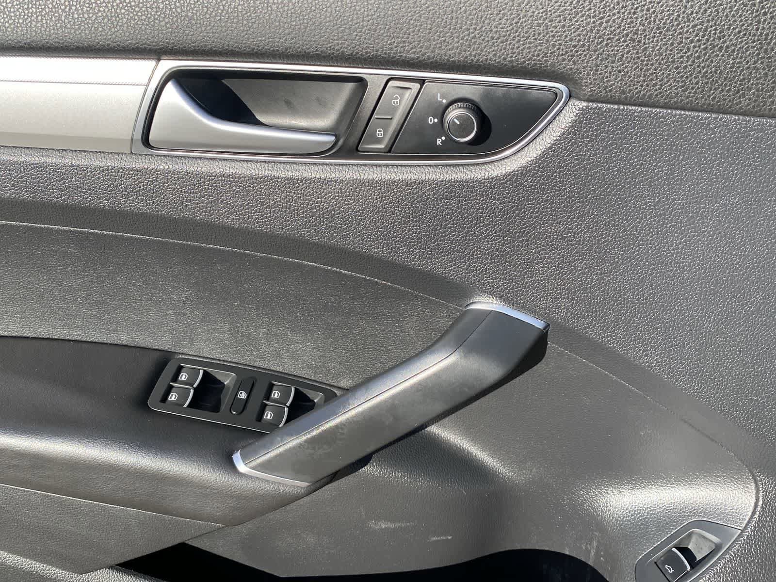 Thumbnail: 2016 Volkswagen Passat - 22