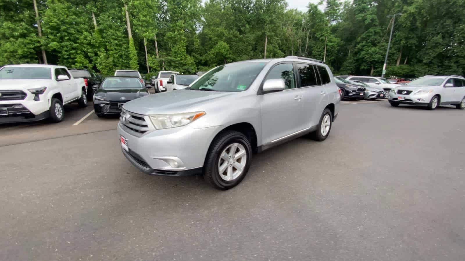 Thumbnail: 2013 Toyota Highlander - 4