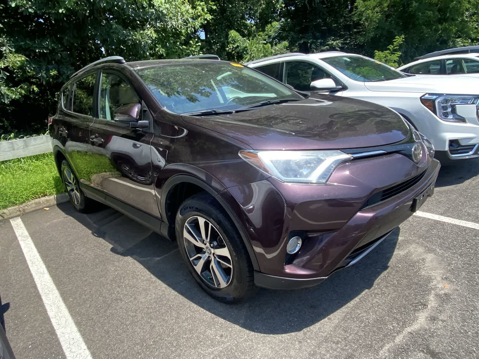 Thumbnail: 2018 Toyota RAV4 - 3