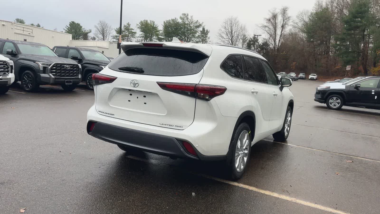 Thumbnail: 2026 Toyota Highlander - 8