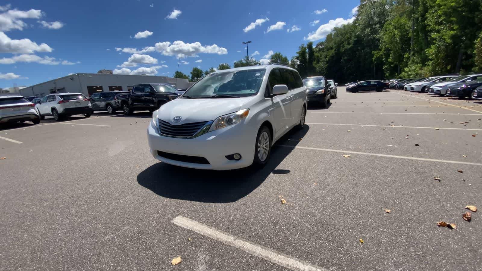 Thumbnail: 2014 Toyota Sienna - 5