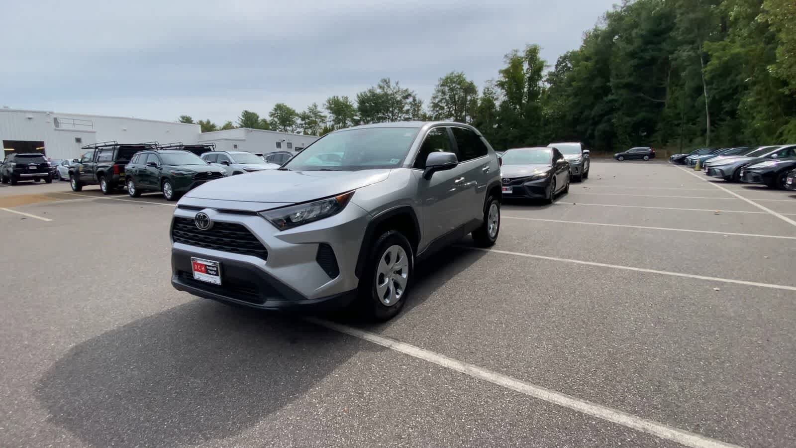 2022 Toyota RAV4 LE photo 4