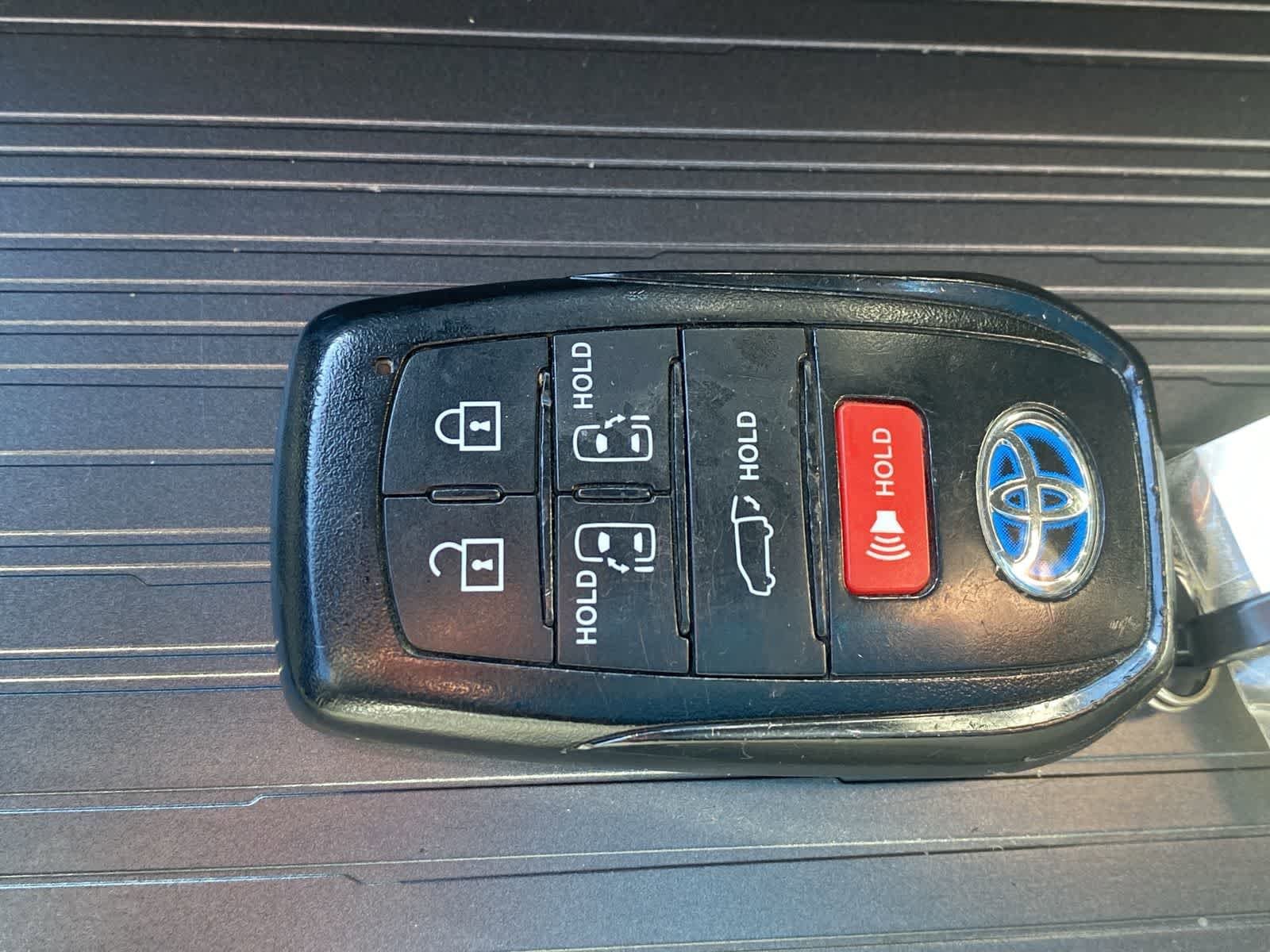 Thumbnail: 2023 Toyota Sienna - 36