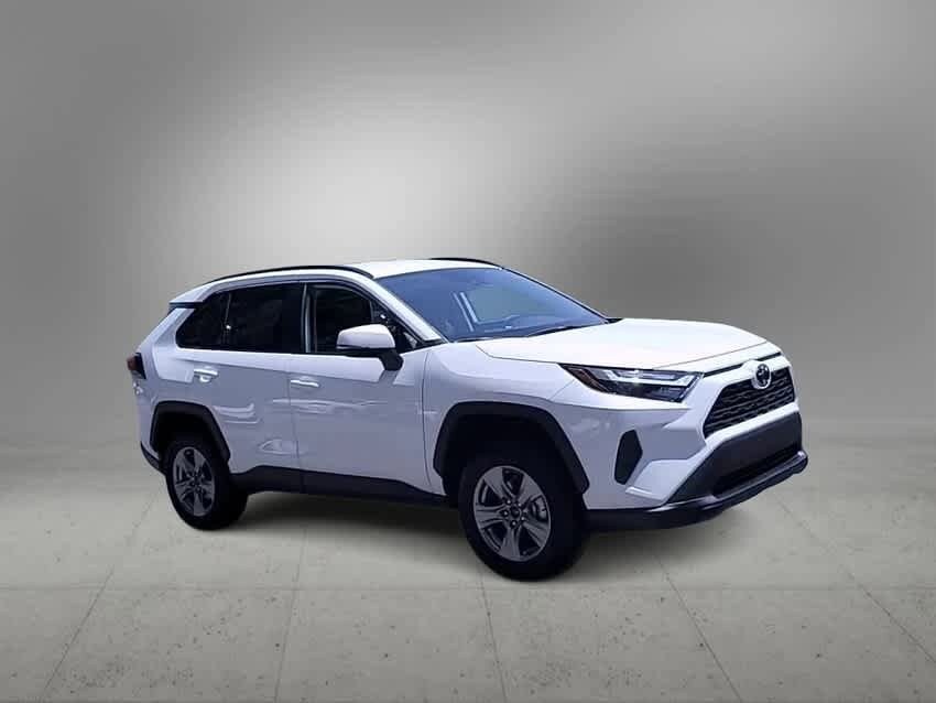 2025 Toyota RAV4 XLE 2