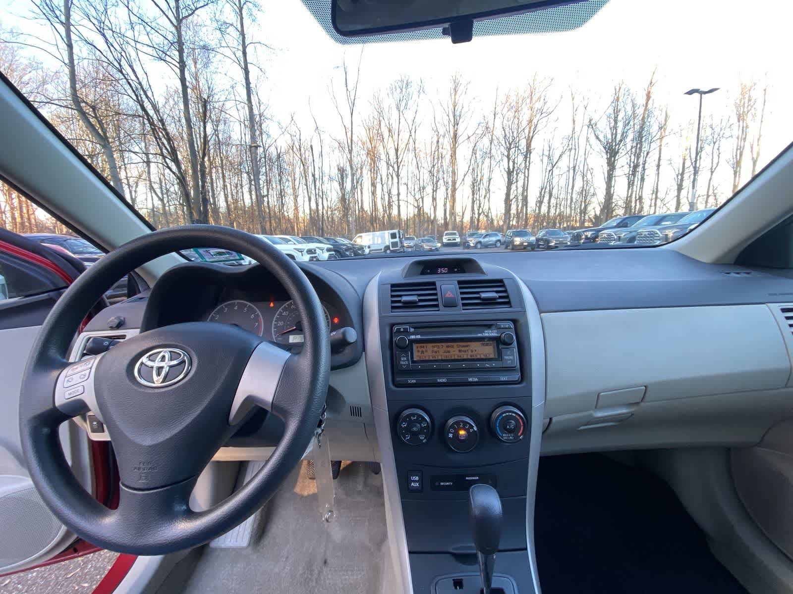 Thumbnail: 2013 Toyota Corolla - 27