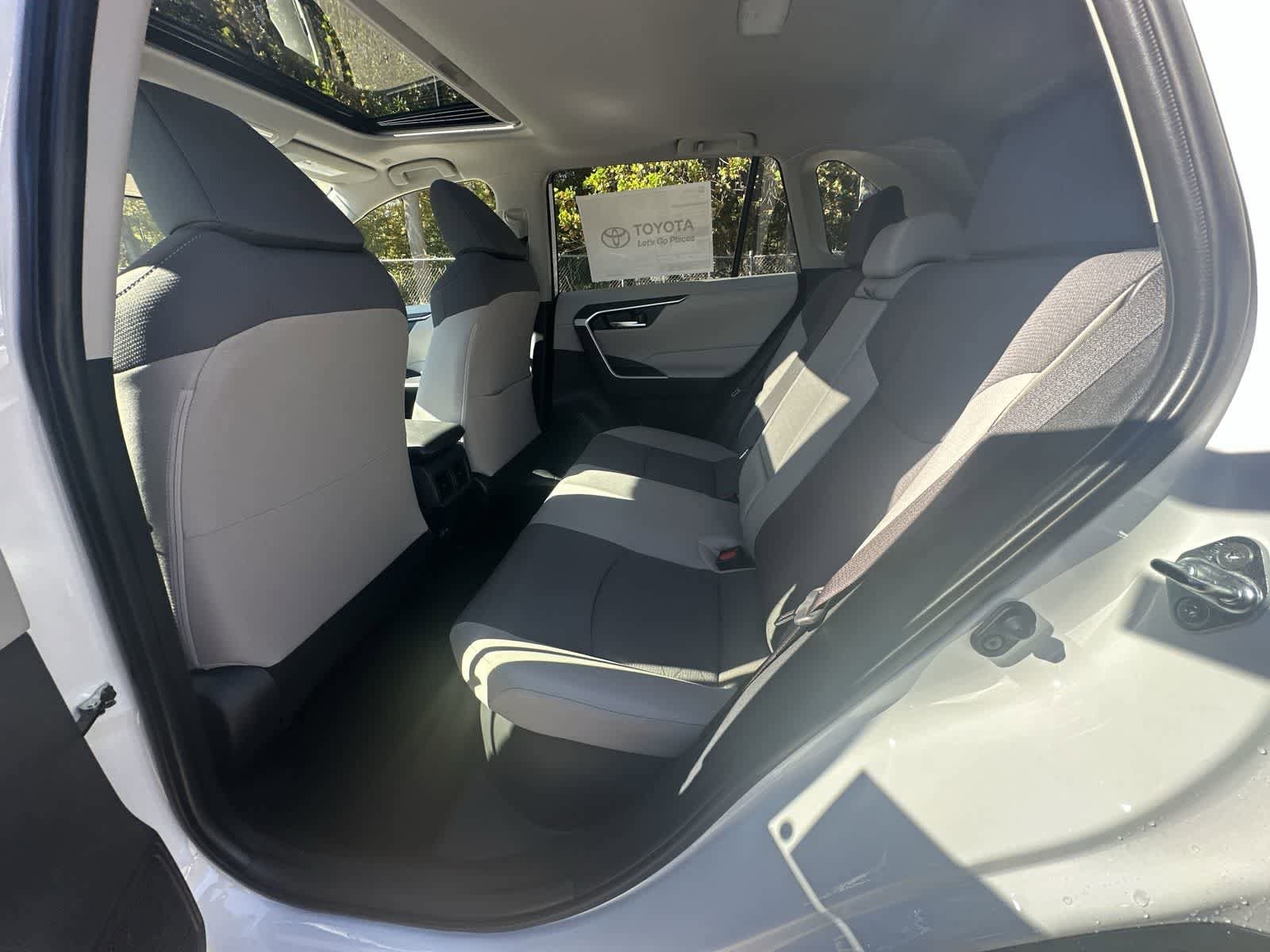 Thumbnail: 2025 Toyota RAV4 - 27