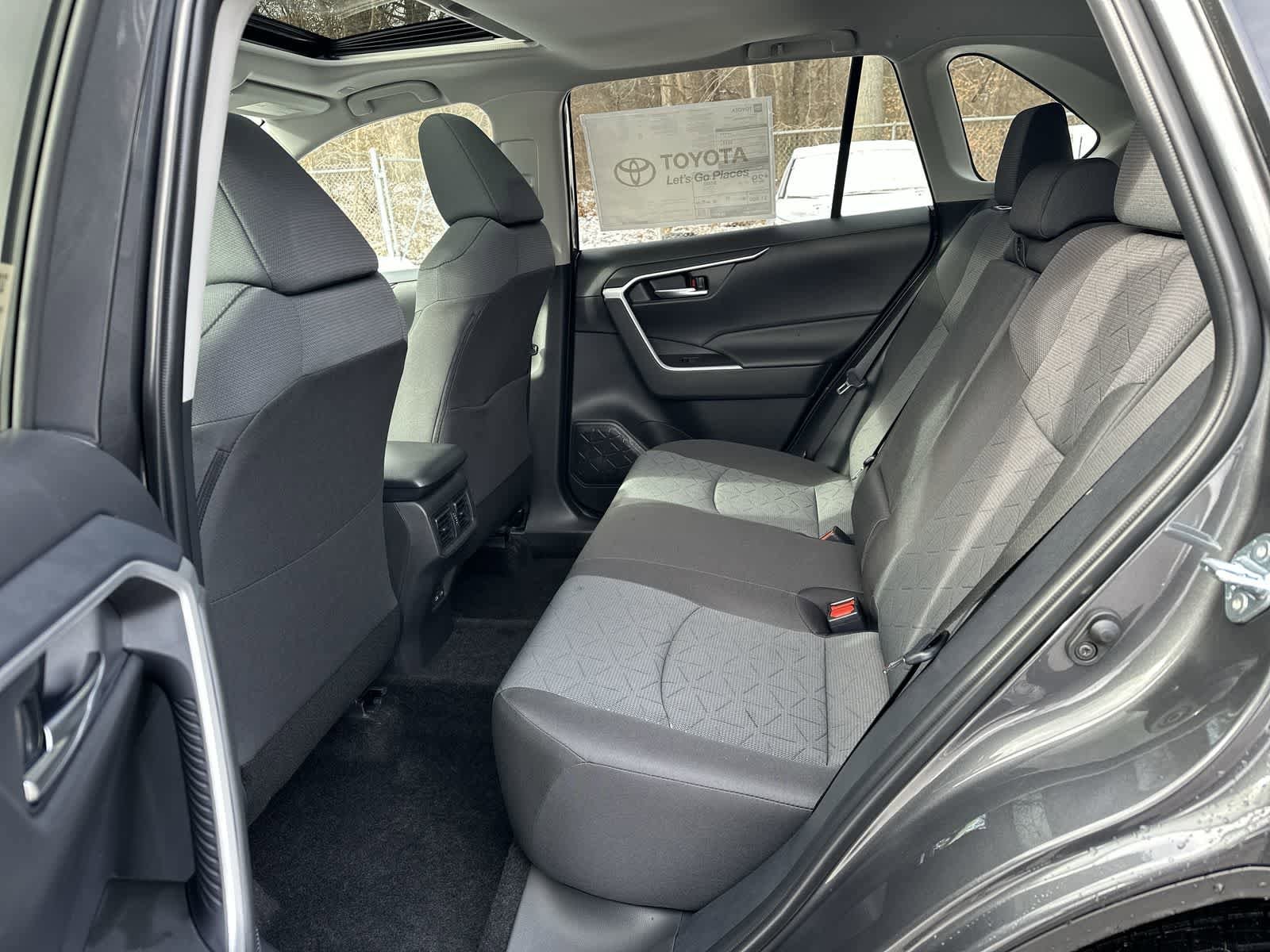 Thumbnail: 2025 Toyota RAV4 - 33