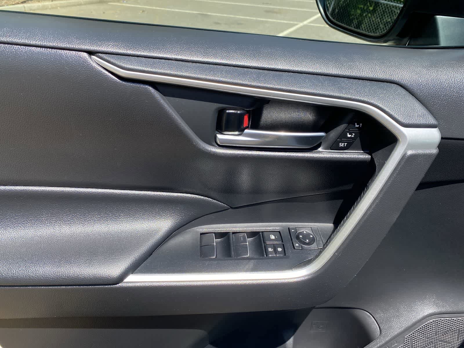 Thumbnail: 2020 Toyota RAV4 - 16
