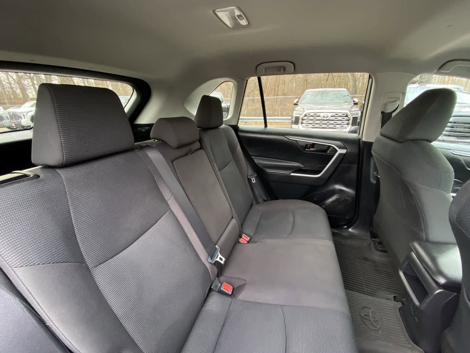 Thumbnail: 2021 Toyota RAV4 - 32