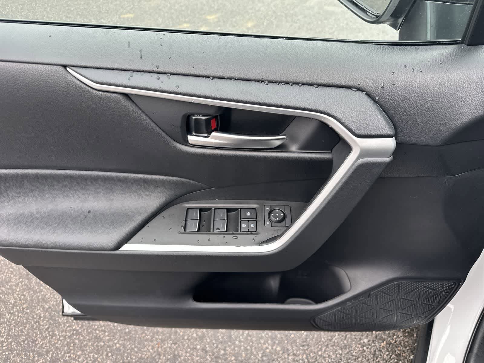 Thumbnail: 2025 Toyota RAV4 - 21