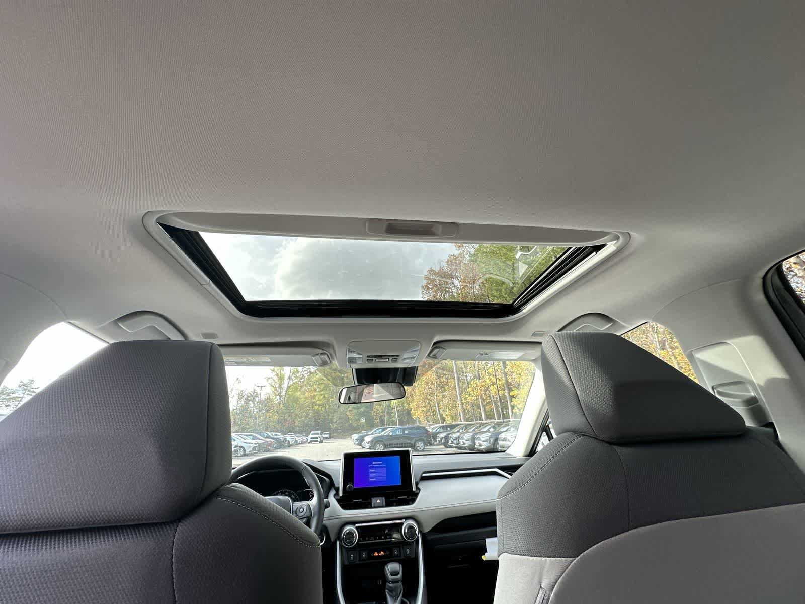 Thumbnail: 2025 Toyota RAV4 - 25