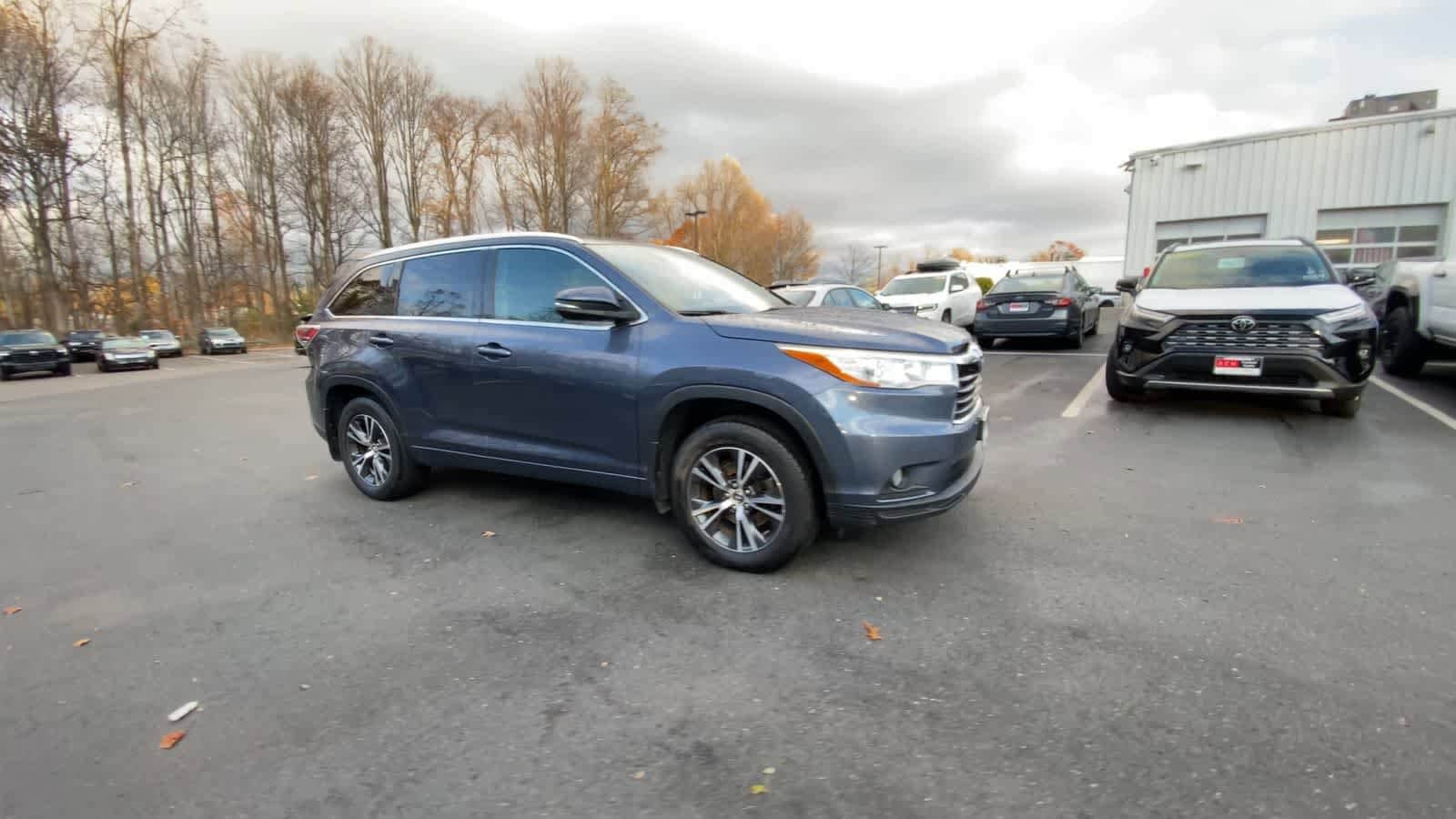 Thumbnail: 2016 Toyota Highlander - 9