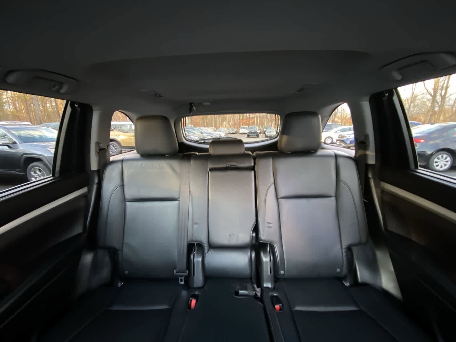 Thumbnail: 2016 Toyota Highlander - 32