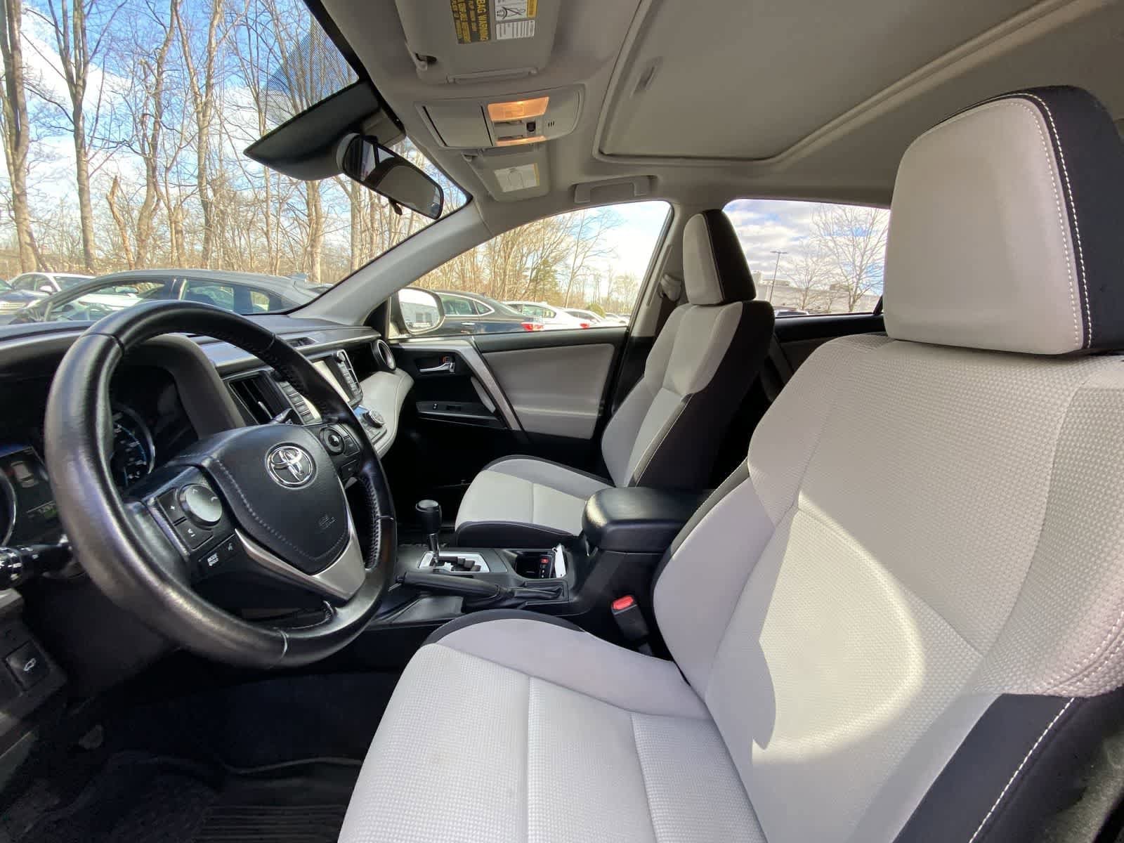 Thumbnail: 2016 Toyota RAV4 - 20