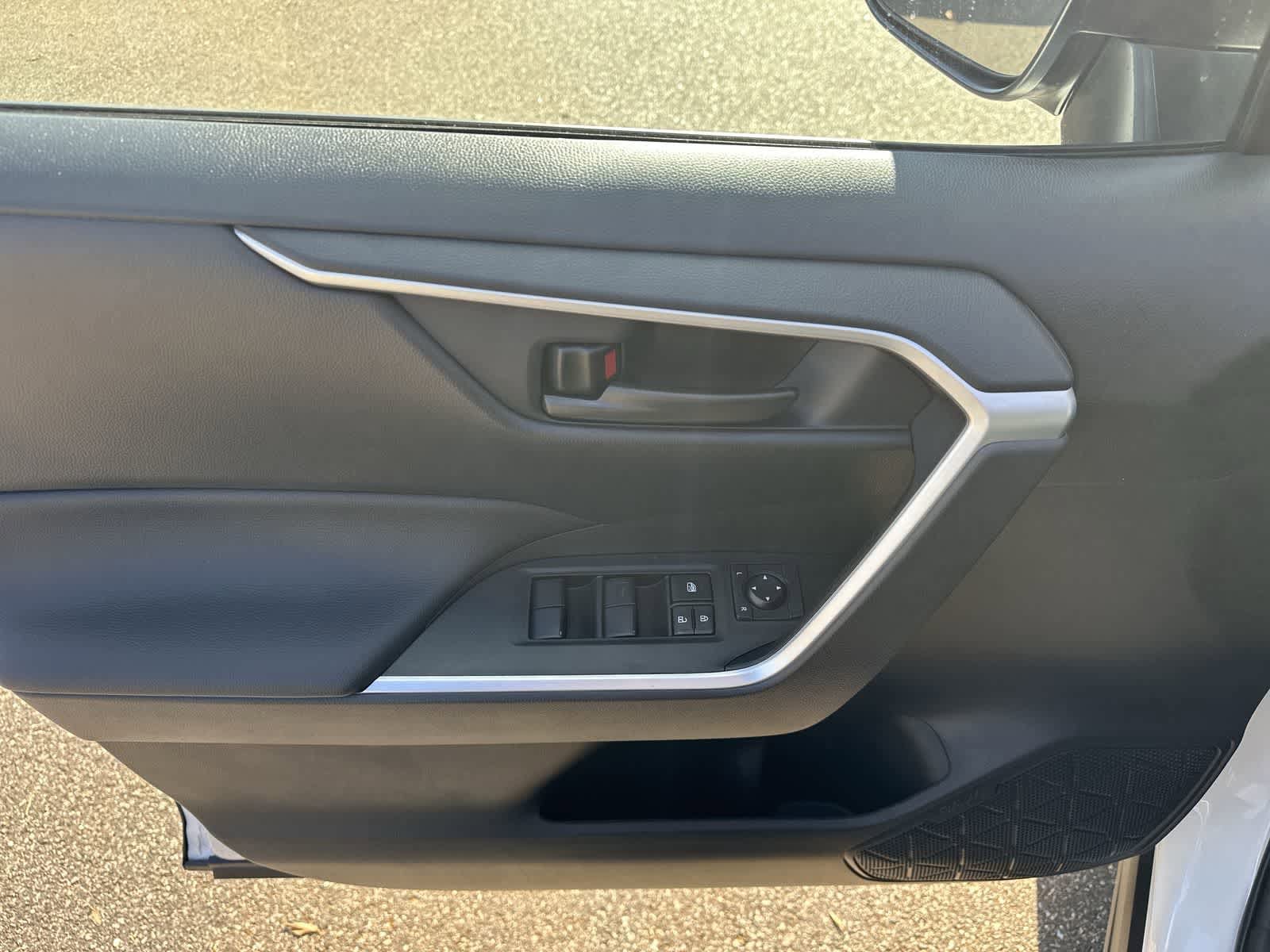 Thumbnail: 2025 Toyota RAV4 - 19