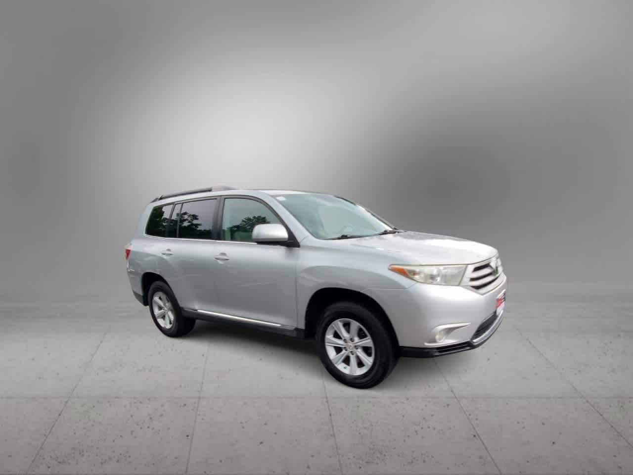 Thumbnail: 2013 Toyota Highlander - 2