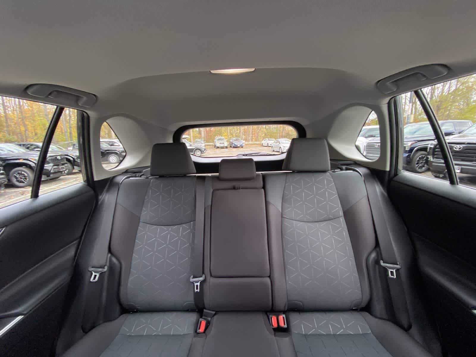 Thumbnail: 2025 Toyota RAV4 - 31