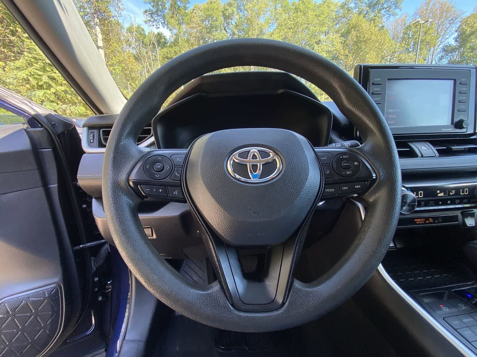 Thumbnail: 2021 Toyota RAV4 - 25