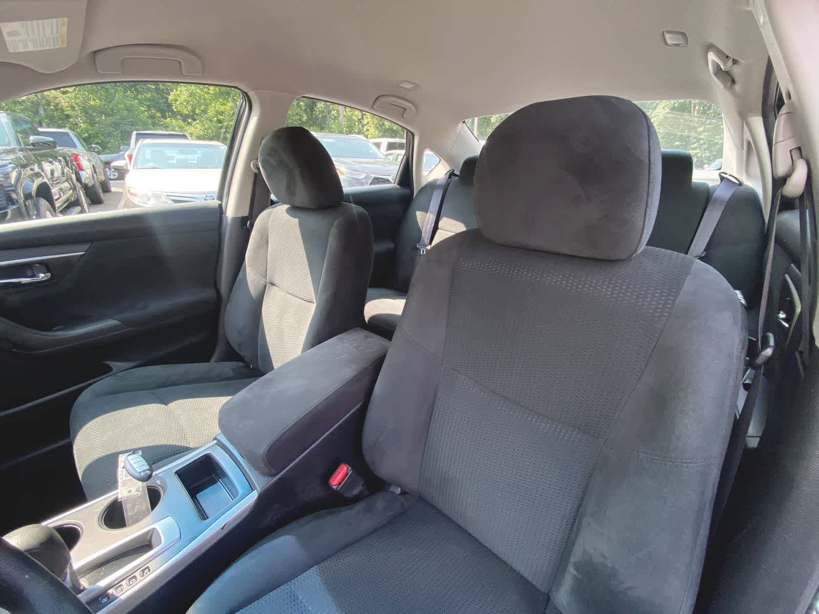 Thumbnail: 2015 Nissan Altima - 17