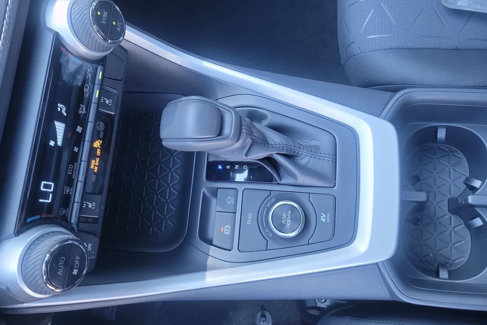 Thumbnail: 2025 Toyota RAV4 - 27