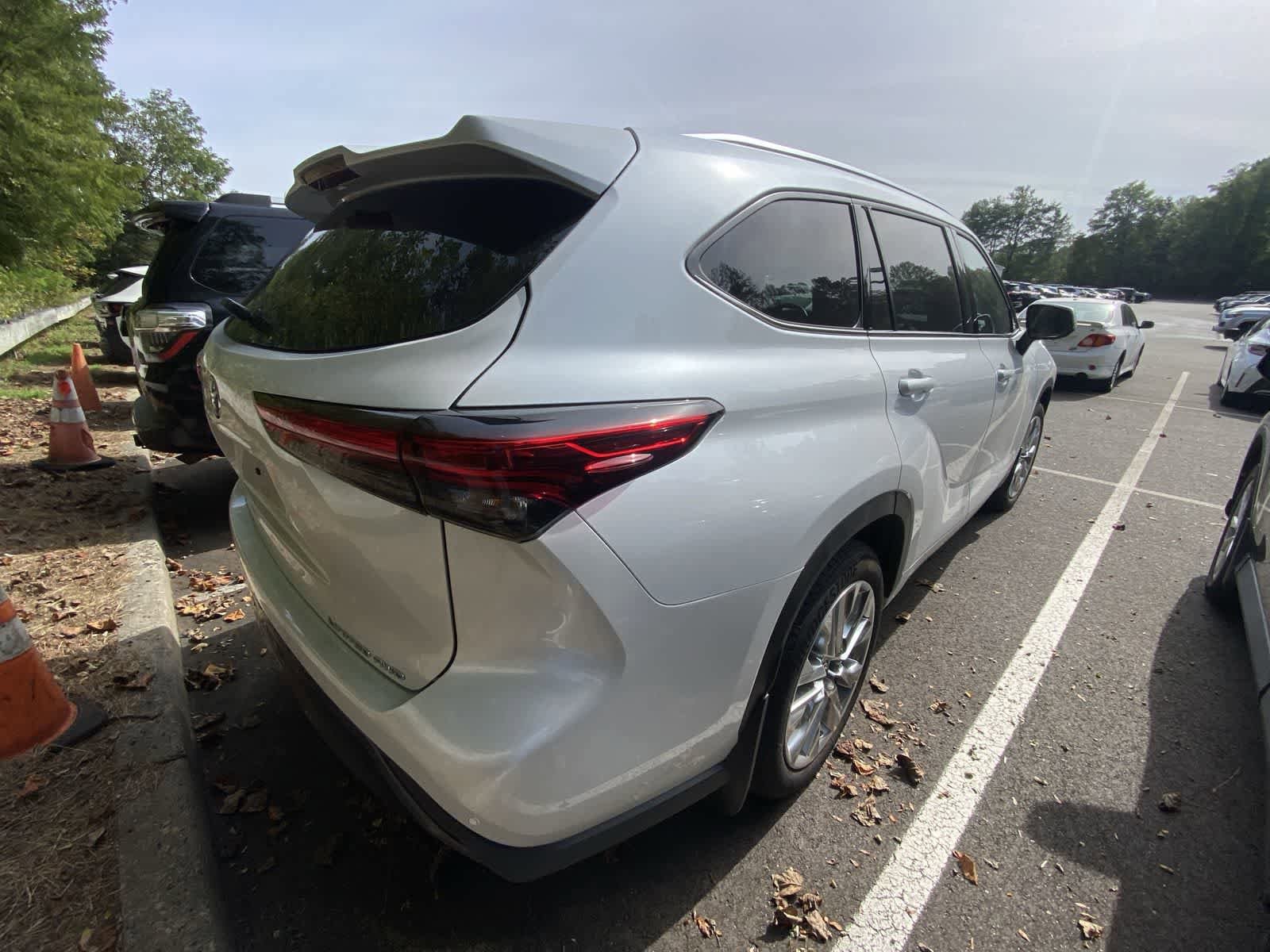 Thumbnail: 2023 Toyota Highlander - 7