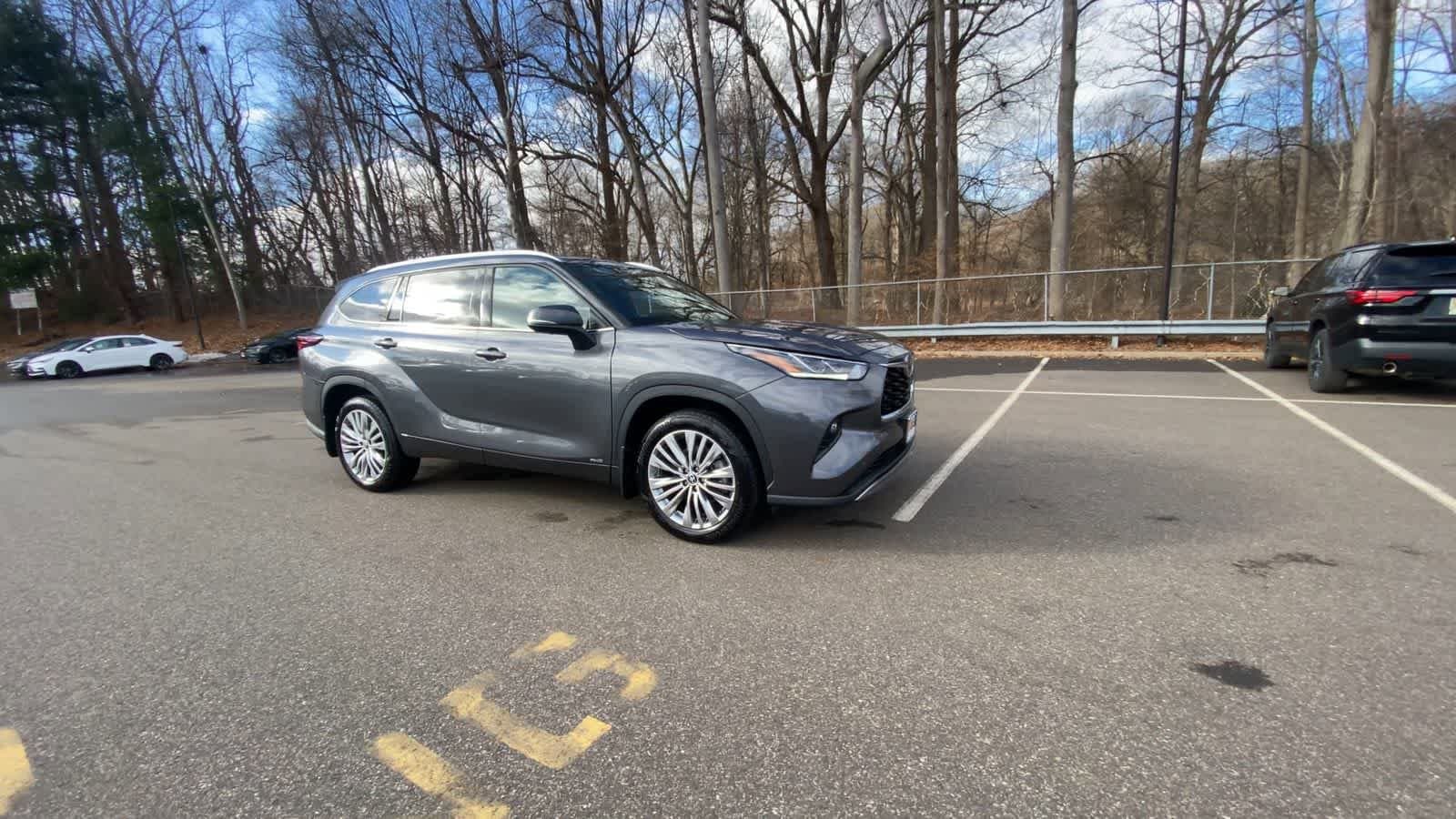 Thumbnail: 2025 Toyota Highlander - 7