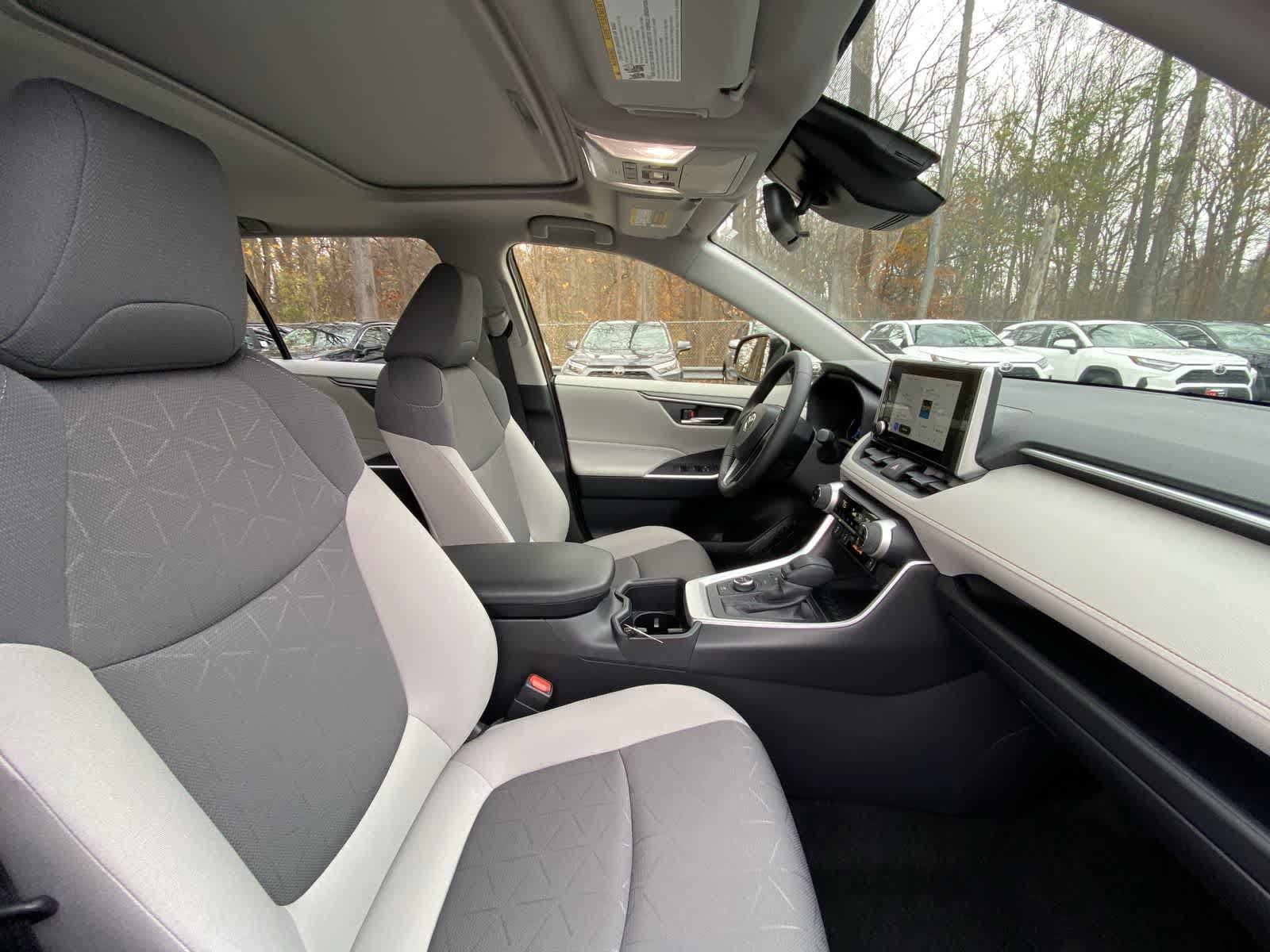 Thumbnail: 2025 Toyota RAV4 - 27