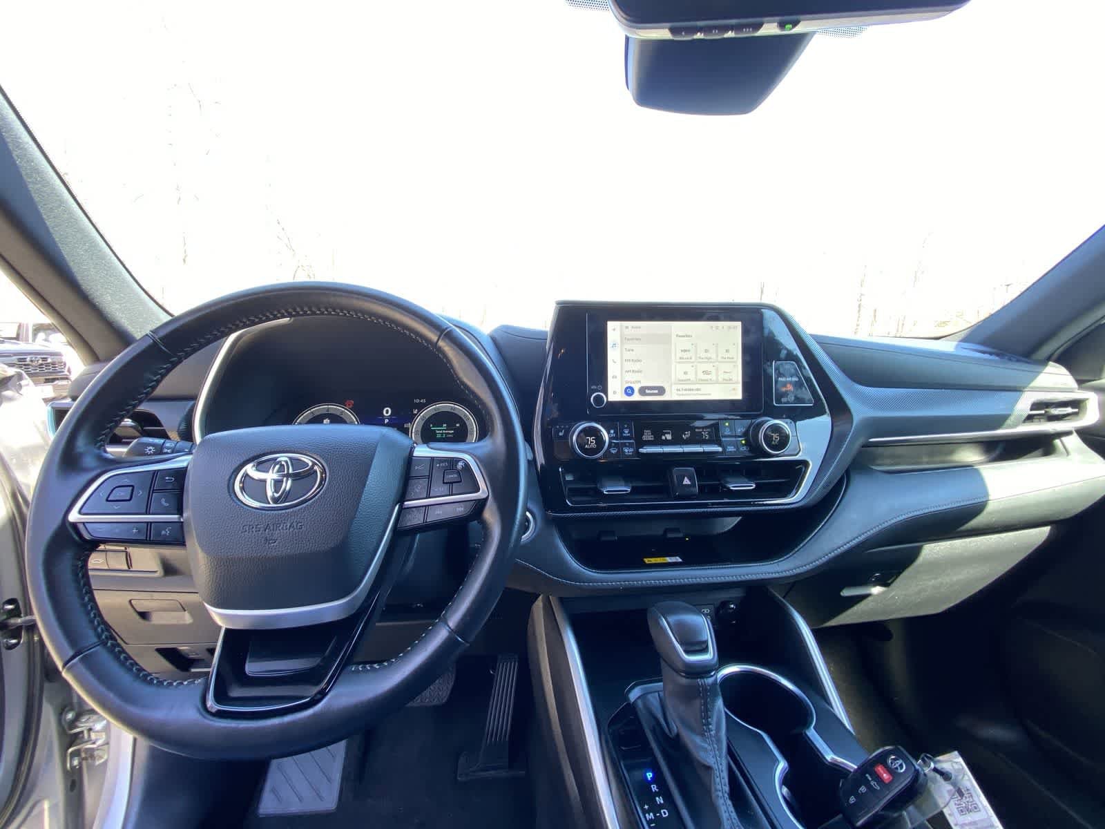 Thumbnail: 2025 Toyota Highlander - 21