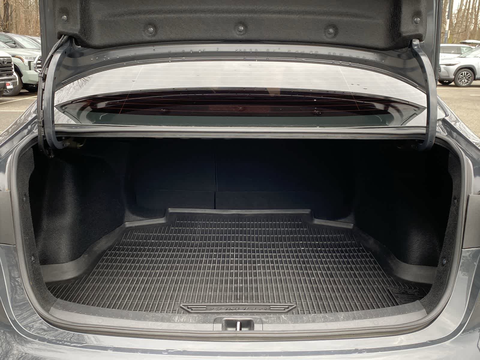 Thumbnail: 2023 Toyota Corolla - 10