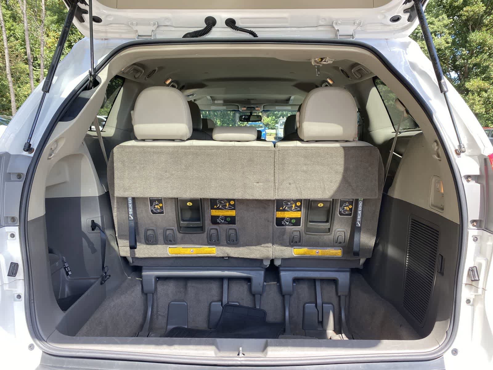 Thumbnail: 2014 Toyota Sienna - 10