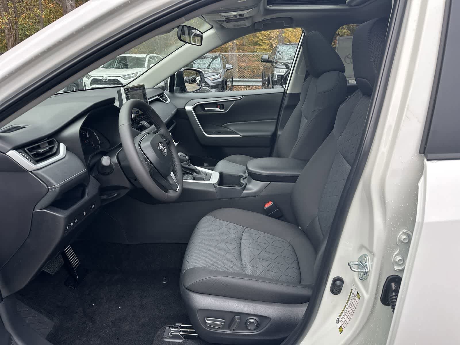 Thumbnail: 2025 Toyota RAV4 - 24