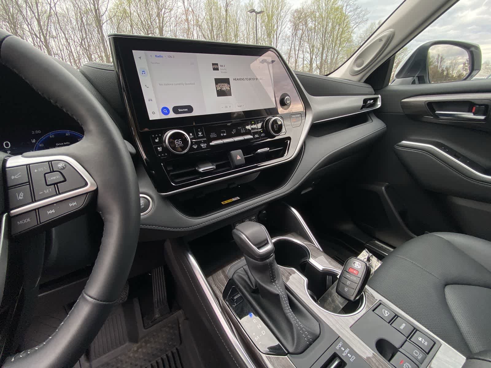 Thumbnail: 2025 Toyota Highlander - 23