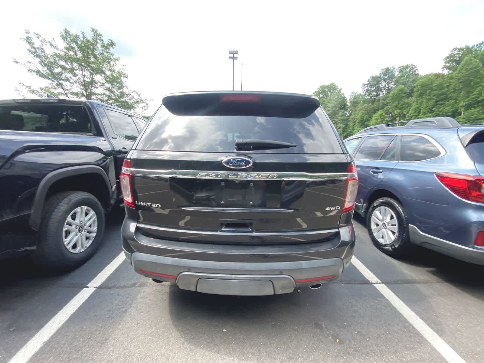 Thumbnail: 2015 Ford Explorer - 8