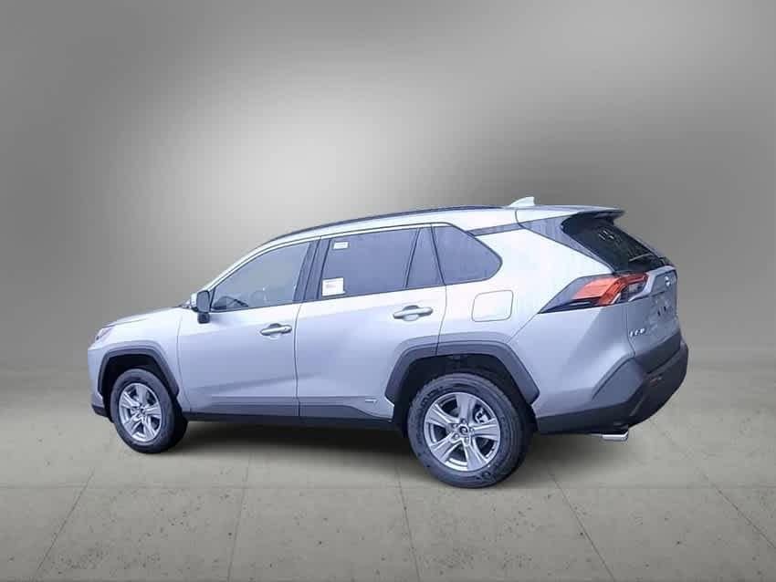 2025 Toyota RAV4 XLE 6
