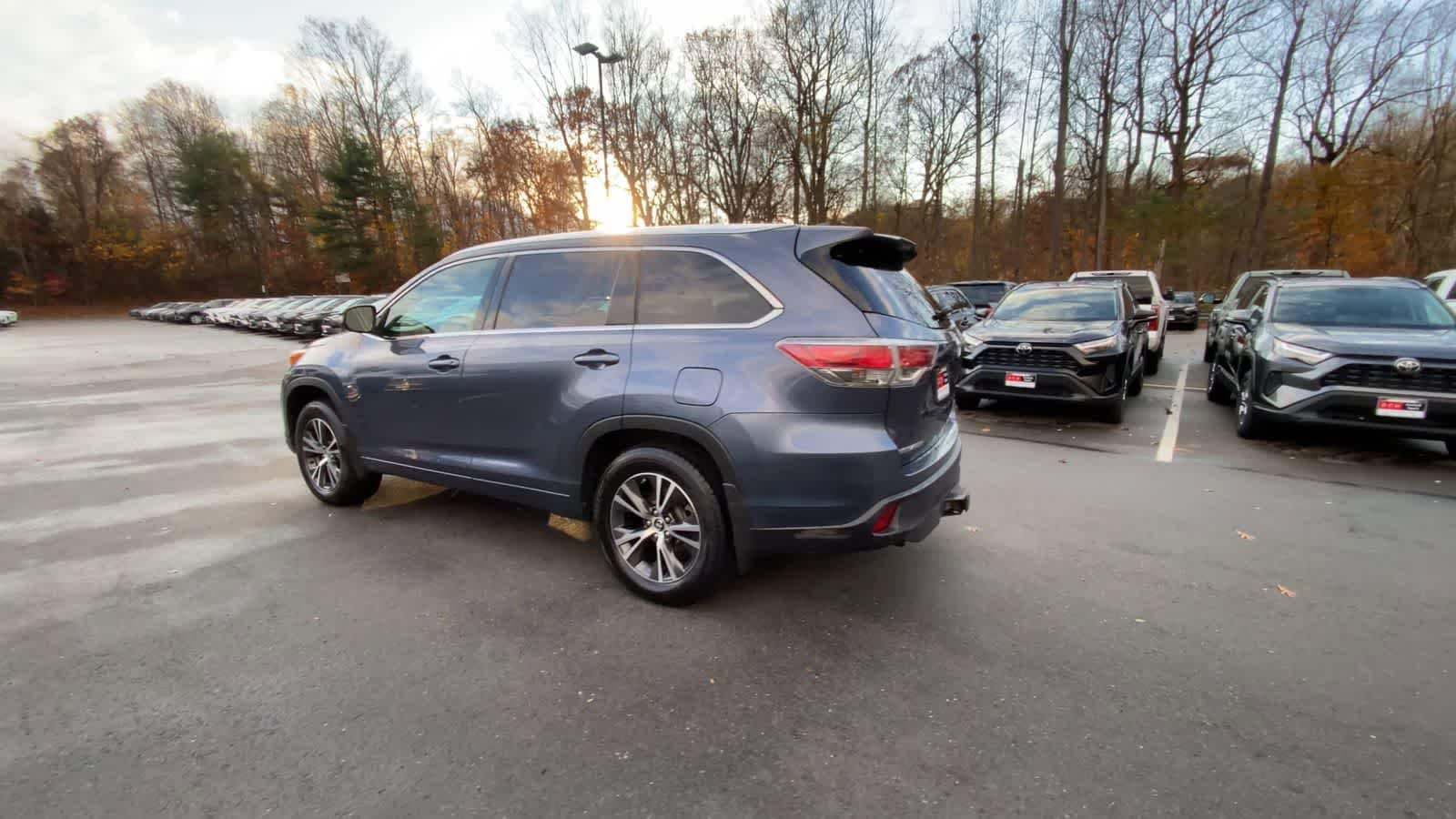 Thumbnail: 2016 Toyota Highlander - 13