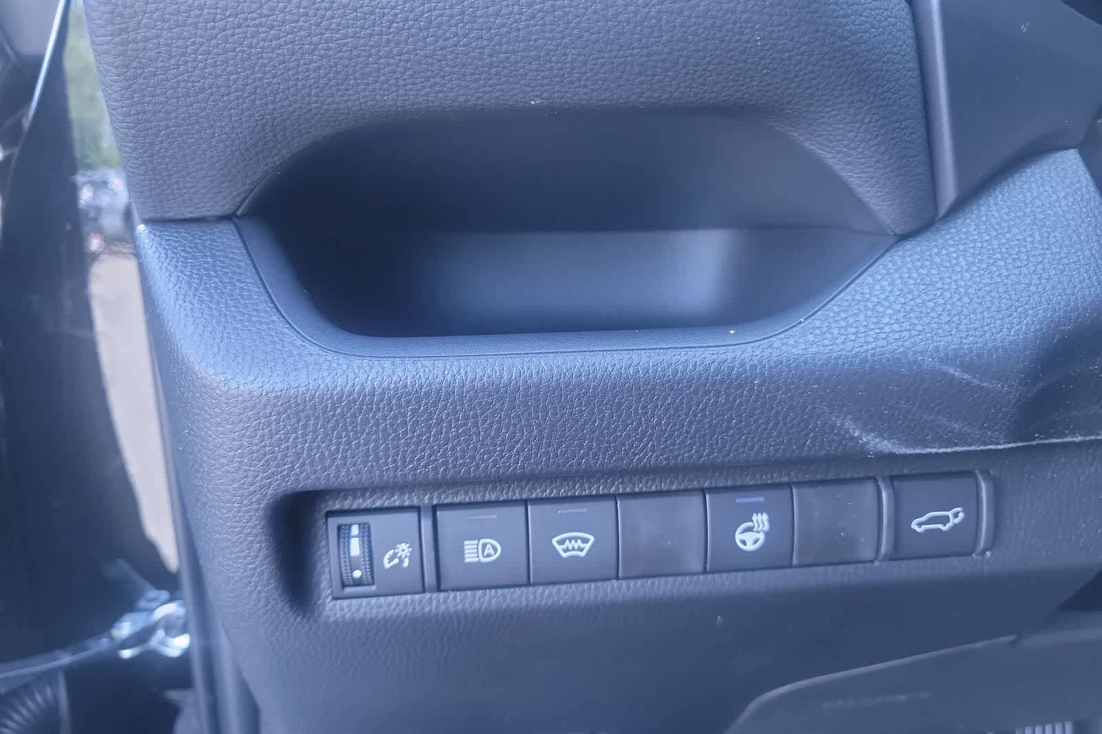 2025 Toyota RAV4 XLE 23
