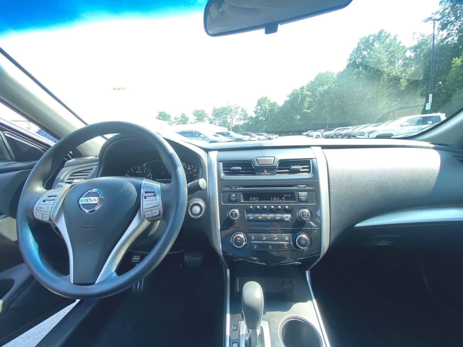 Thumbnail: 2015 Nissan Altima - 18