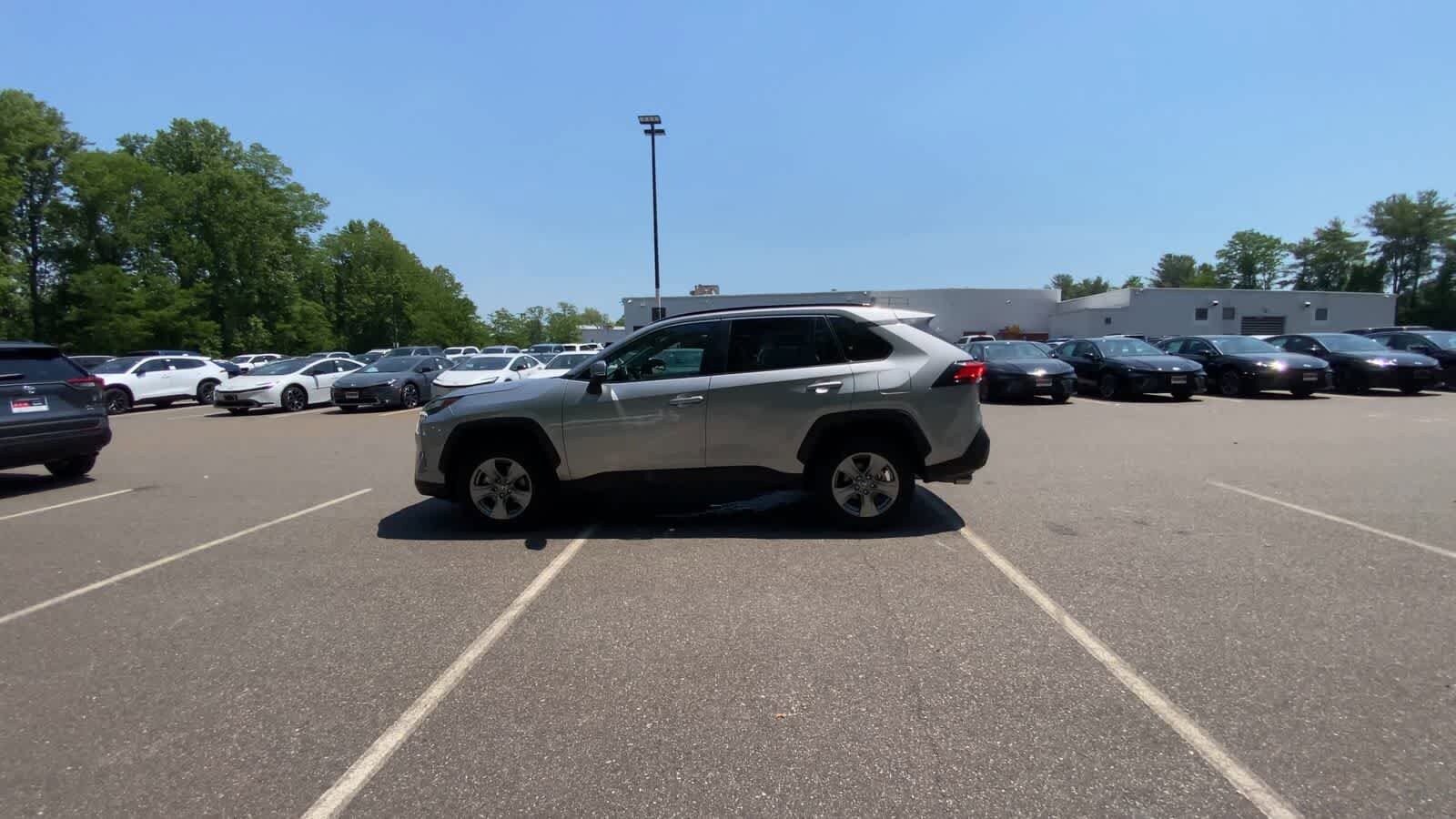 Thumbnail: 2025 Toyota RAV4 - 8