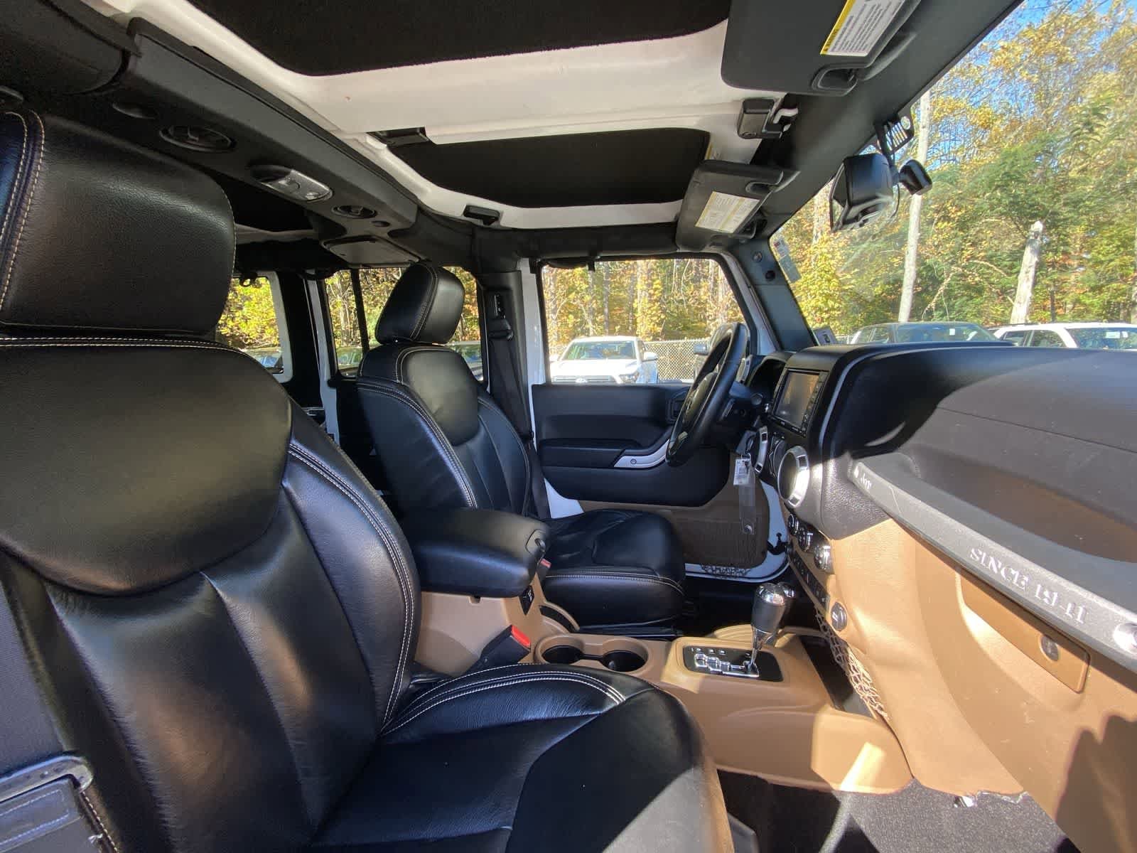 Thumbnail: 2015 Jeep Wrangler - 21