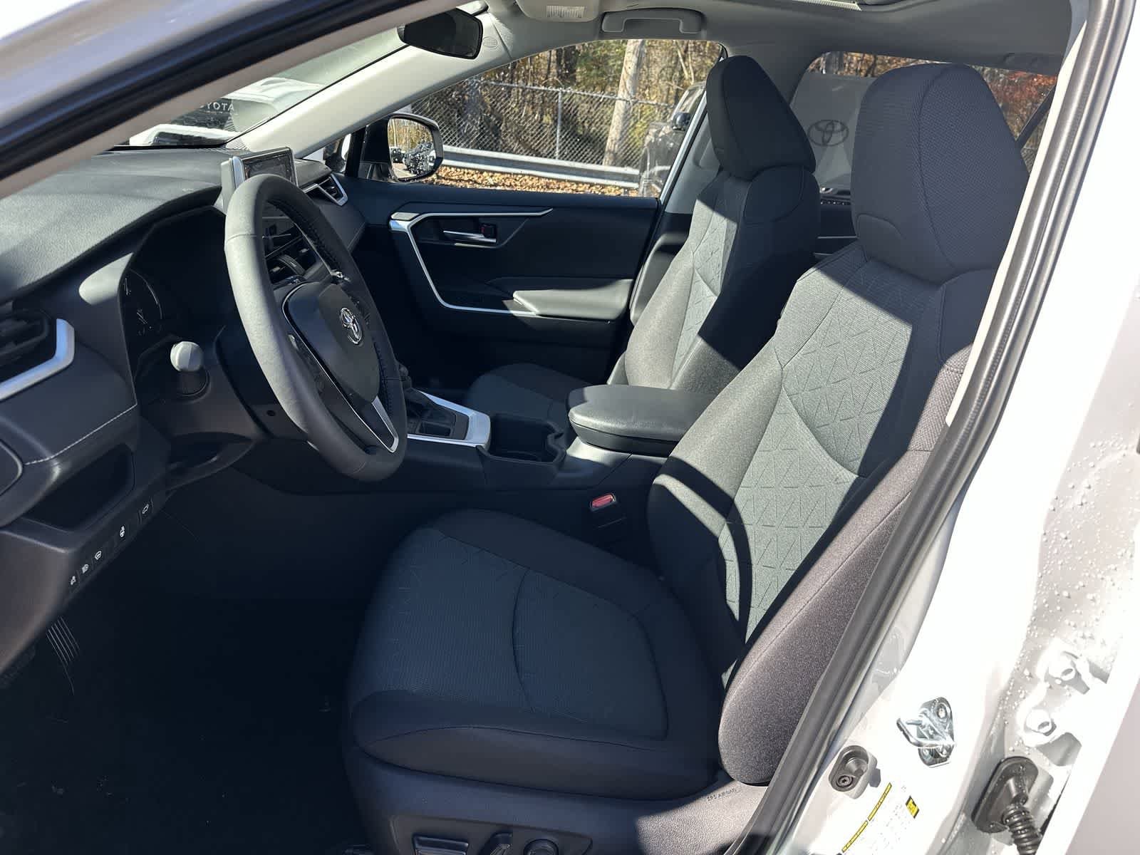 Thumbnail: 2025 Toyota RAV4 - 26