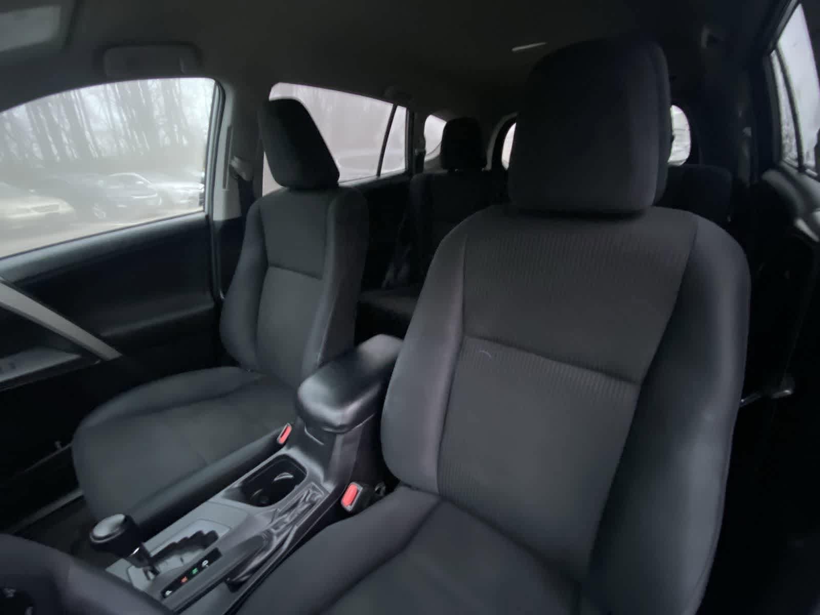 Thumbnail: 2016 Toyota RAV4 - 23