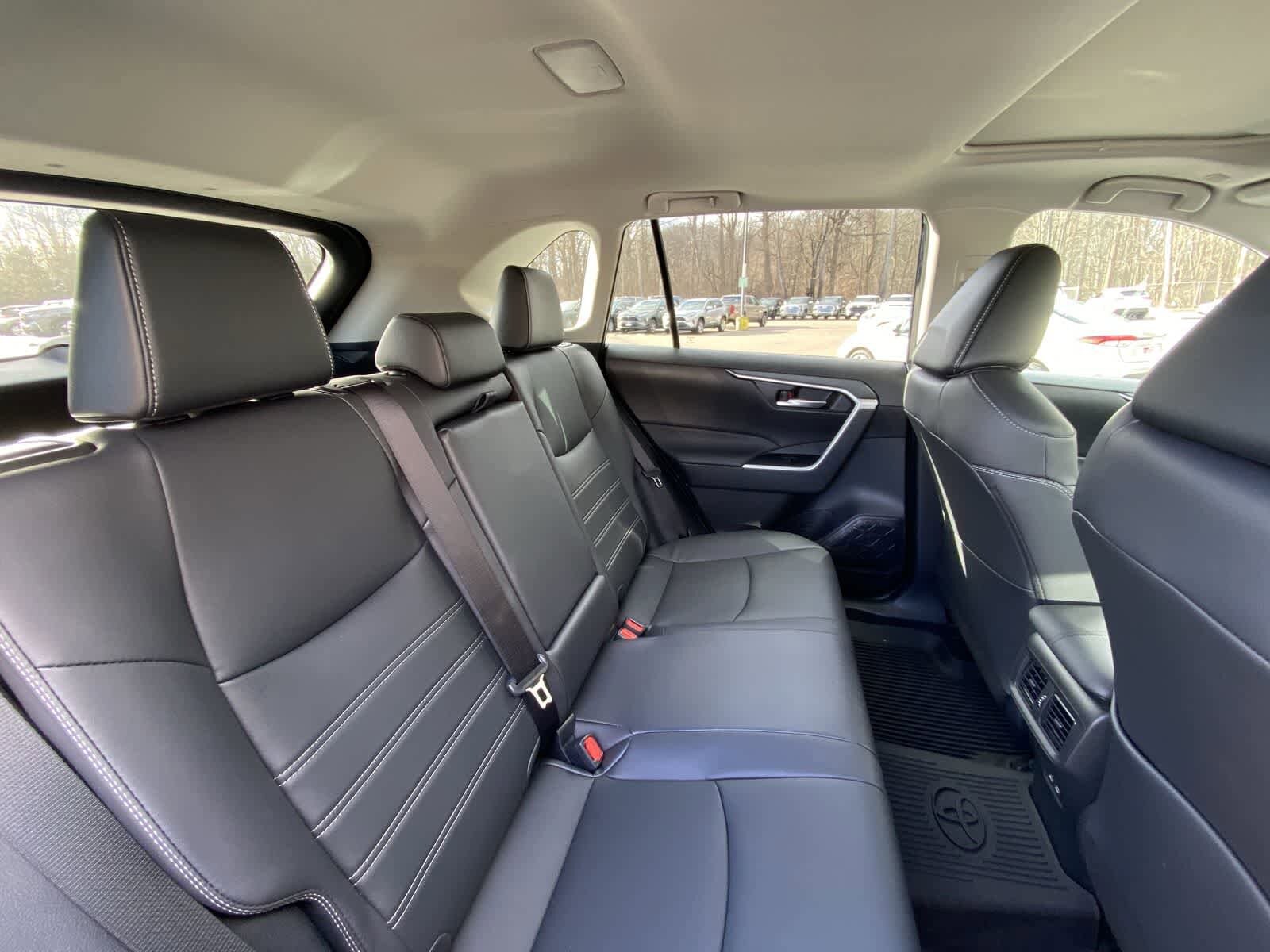 Thumbnail: 2025 Toyota RAV4 - 25