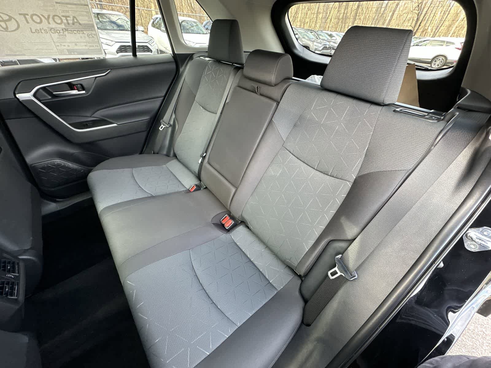 Thumbnail: 2025 Toyota RAV4 - 33