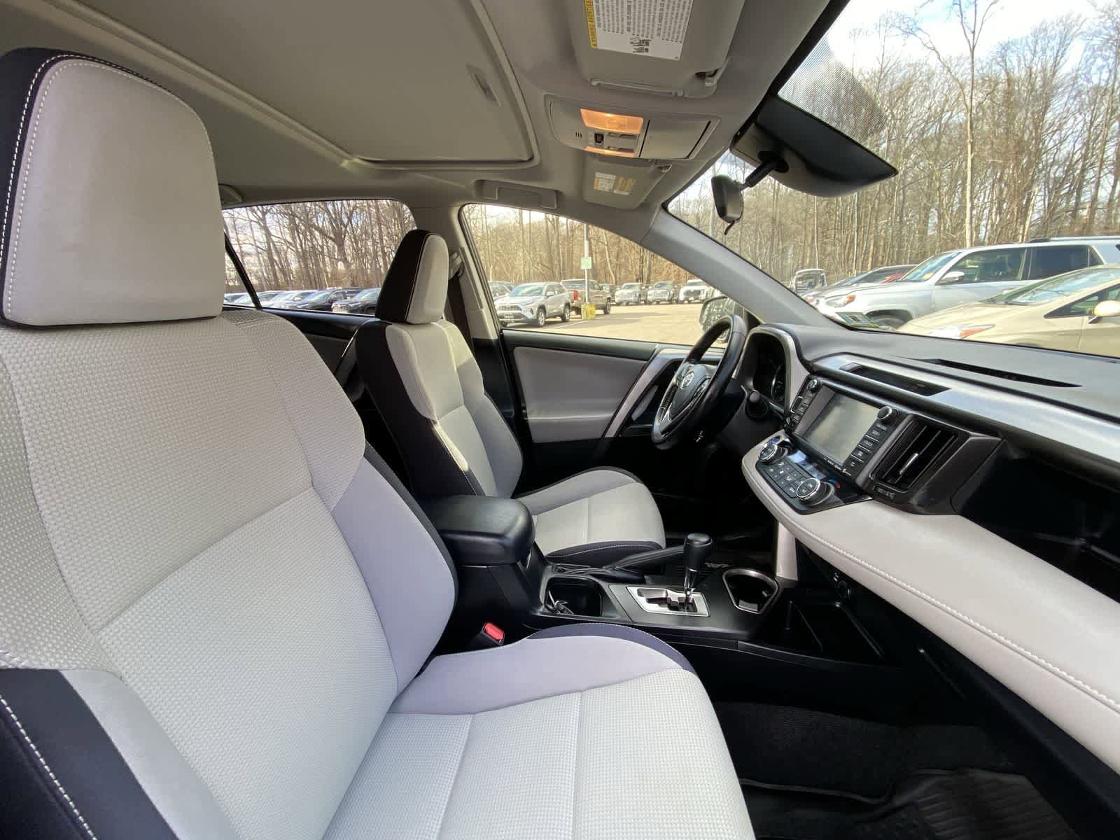 Thumbnail: 2016 Toyota RAV4 - 24