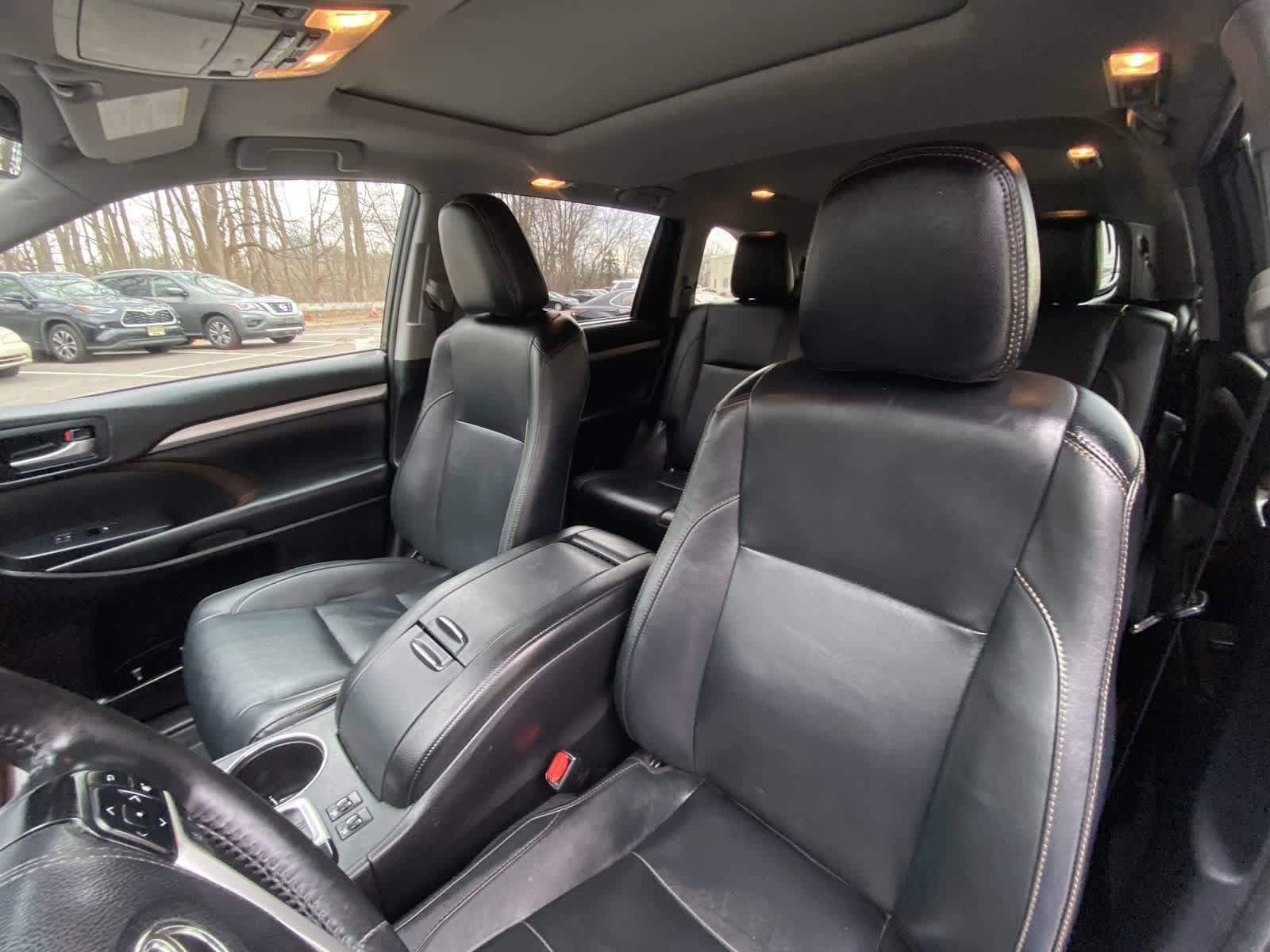 Thumbnail: 2019 Toyota Highlander - 25