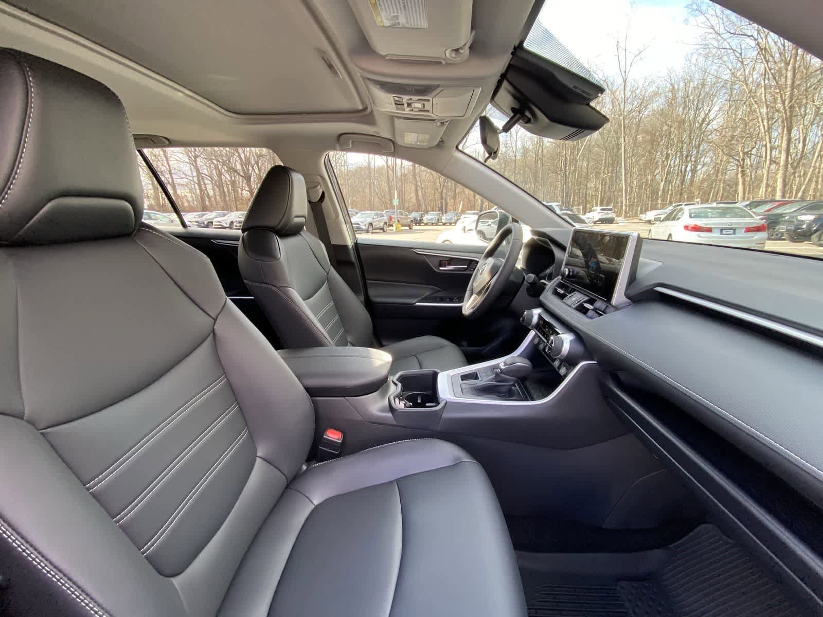 Thumbnail: 2025 Toyota RAV4 - 22