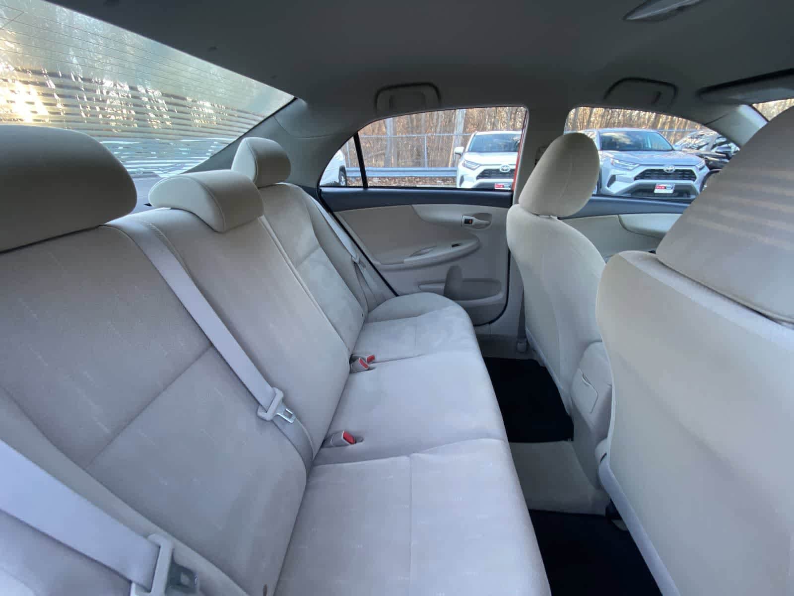 Thumbnail: 2013 Toyota Corolla - 32