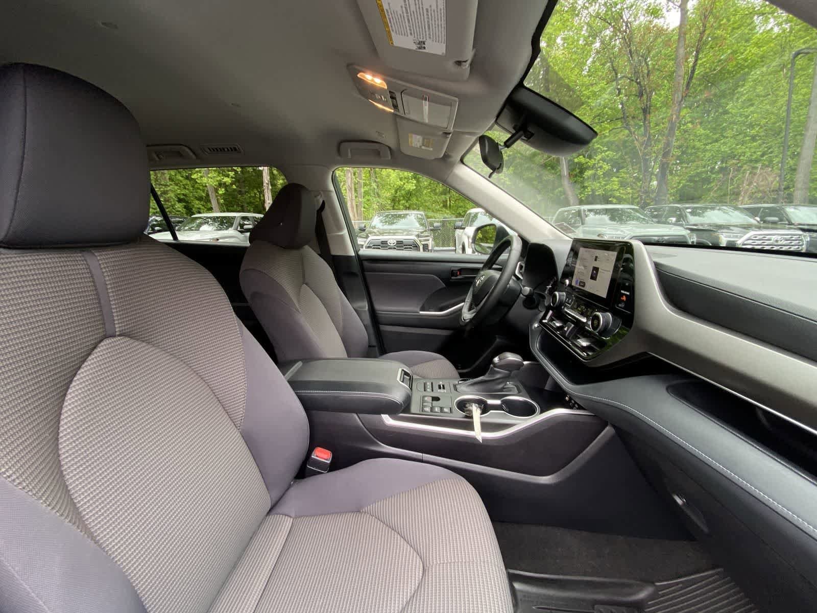 Thumbnail: 2023 Toyota Highlander - 19