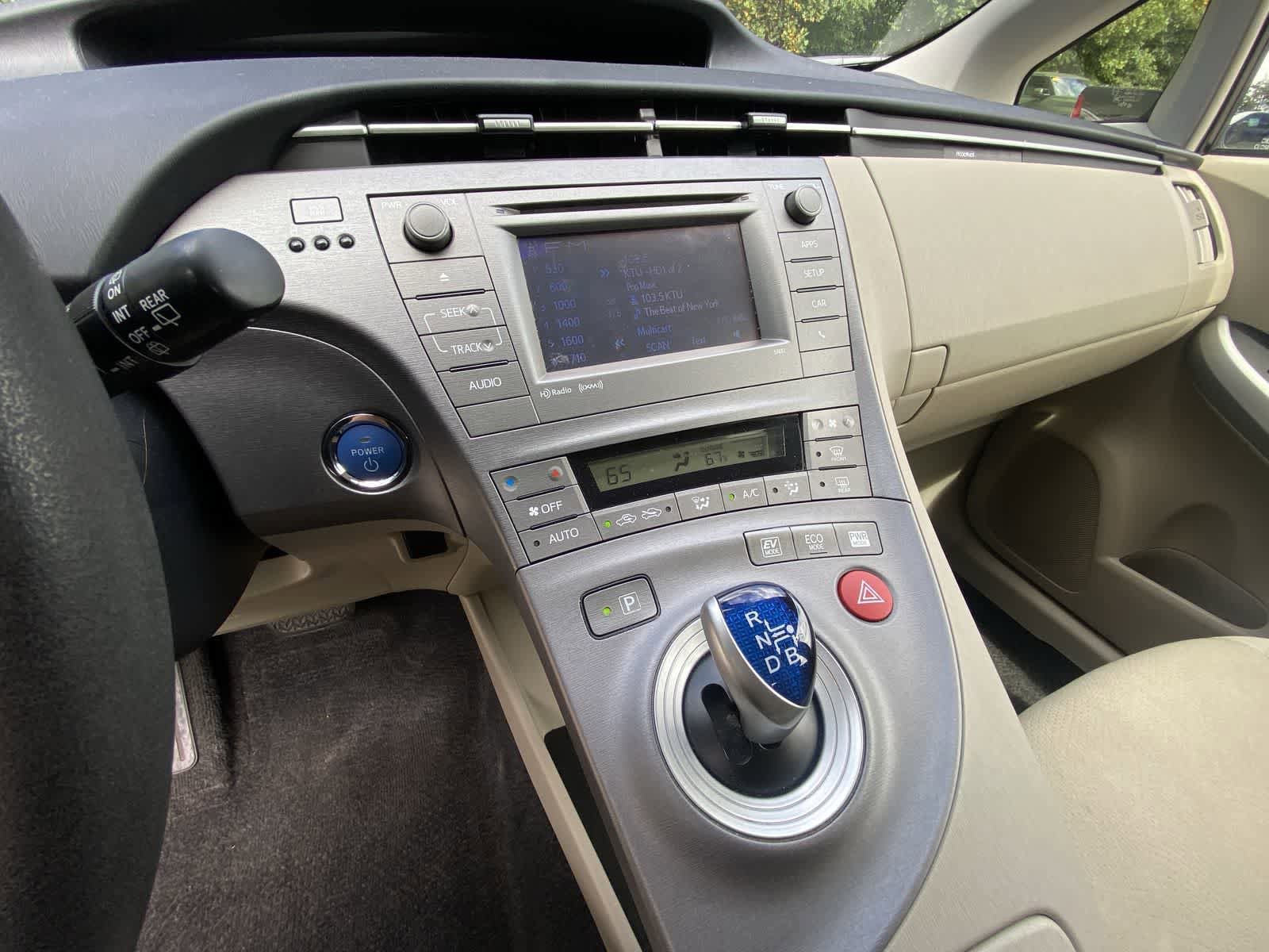 Thumbnail: 2014 Toyota Prius - 19