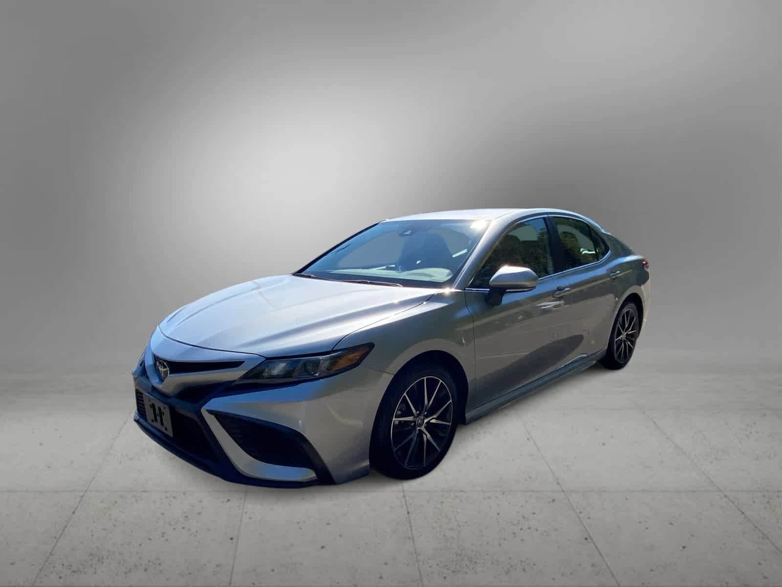 2024 Toyota Camry SE's photo